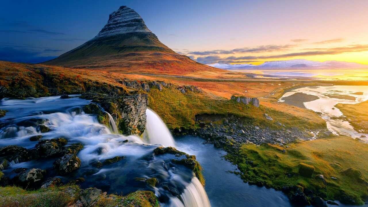 Картина на холсте 60x110 LinxOne "Исландия водопады гора Kirkjufell" интерьерная для дома / на стену / на кухню / с подрамником