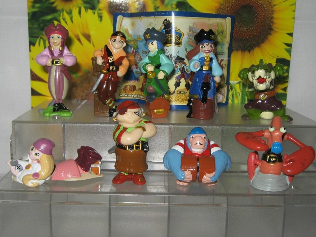 Фигурки игрушки киндер сюрприз монстры и пираты коллекция Ferrero 2008г 9шт