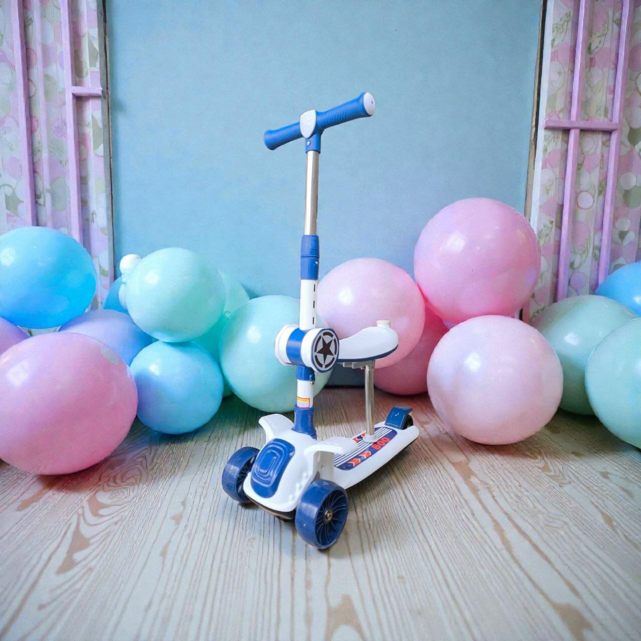 Самокат трех колесный с сидением музыкой и подсветкой голубой