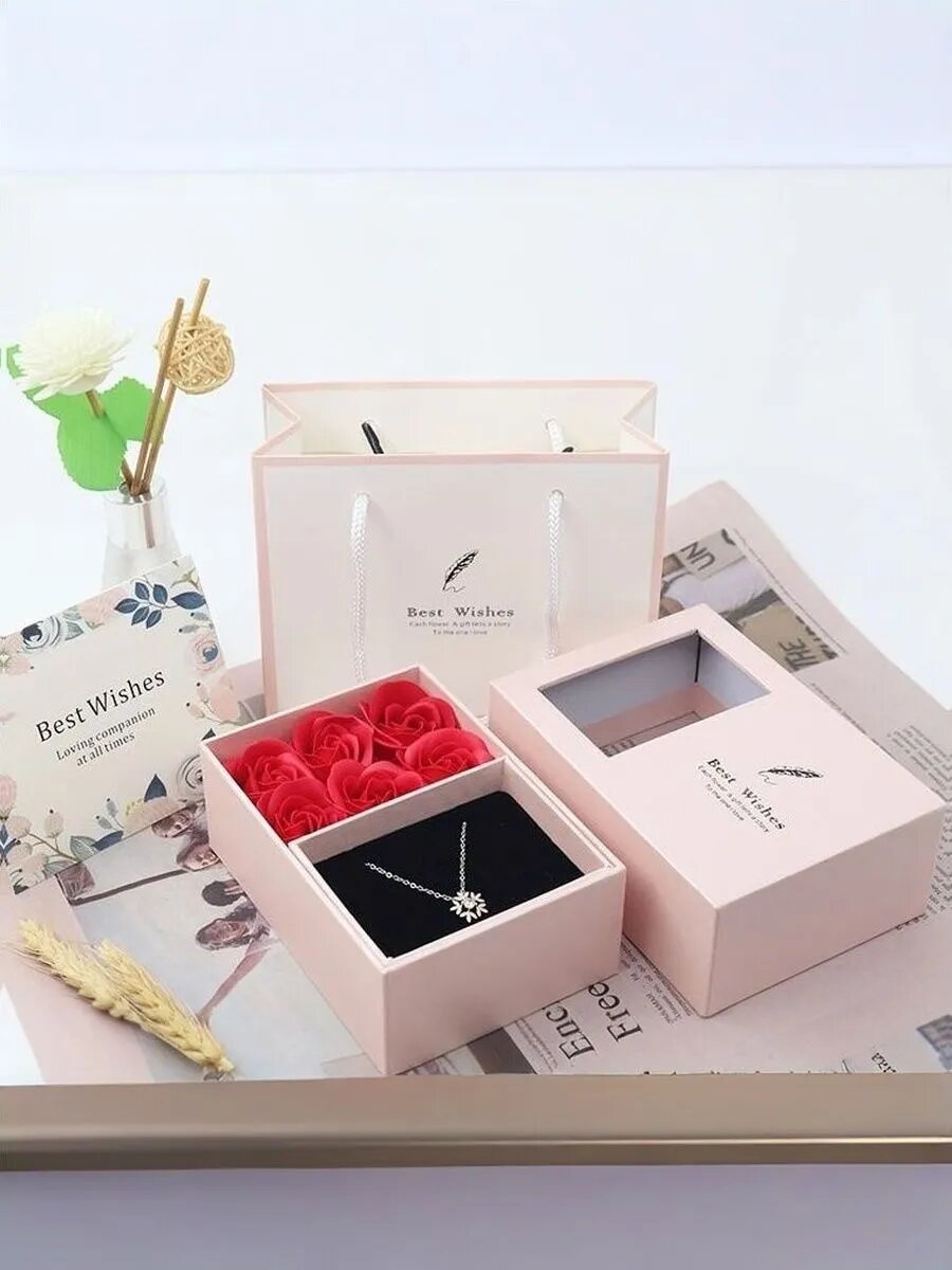 Подарочный набор для девушки, подруги, дочери на 8 марта: с кулоном сердце перламутр, открыткой.