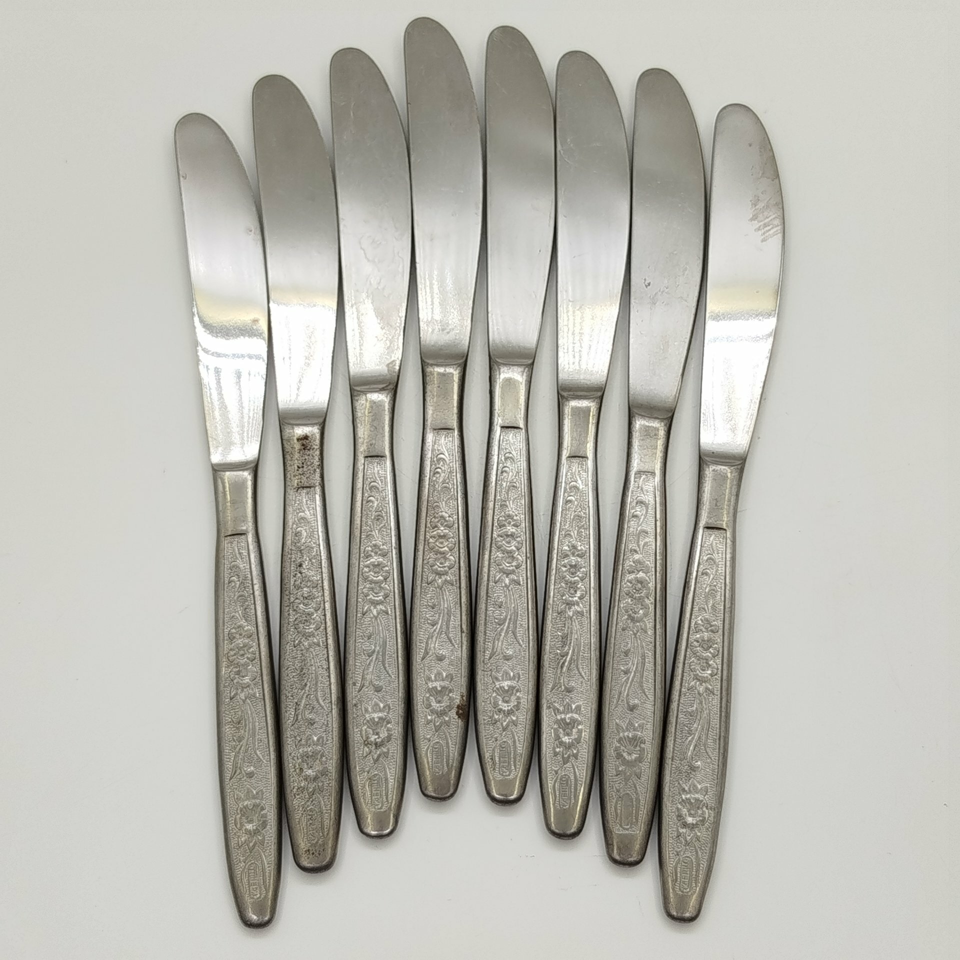 Набор из 8-ми десертных ножей с цветочным декором на ручках, сталь