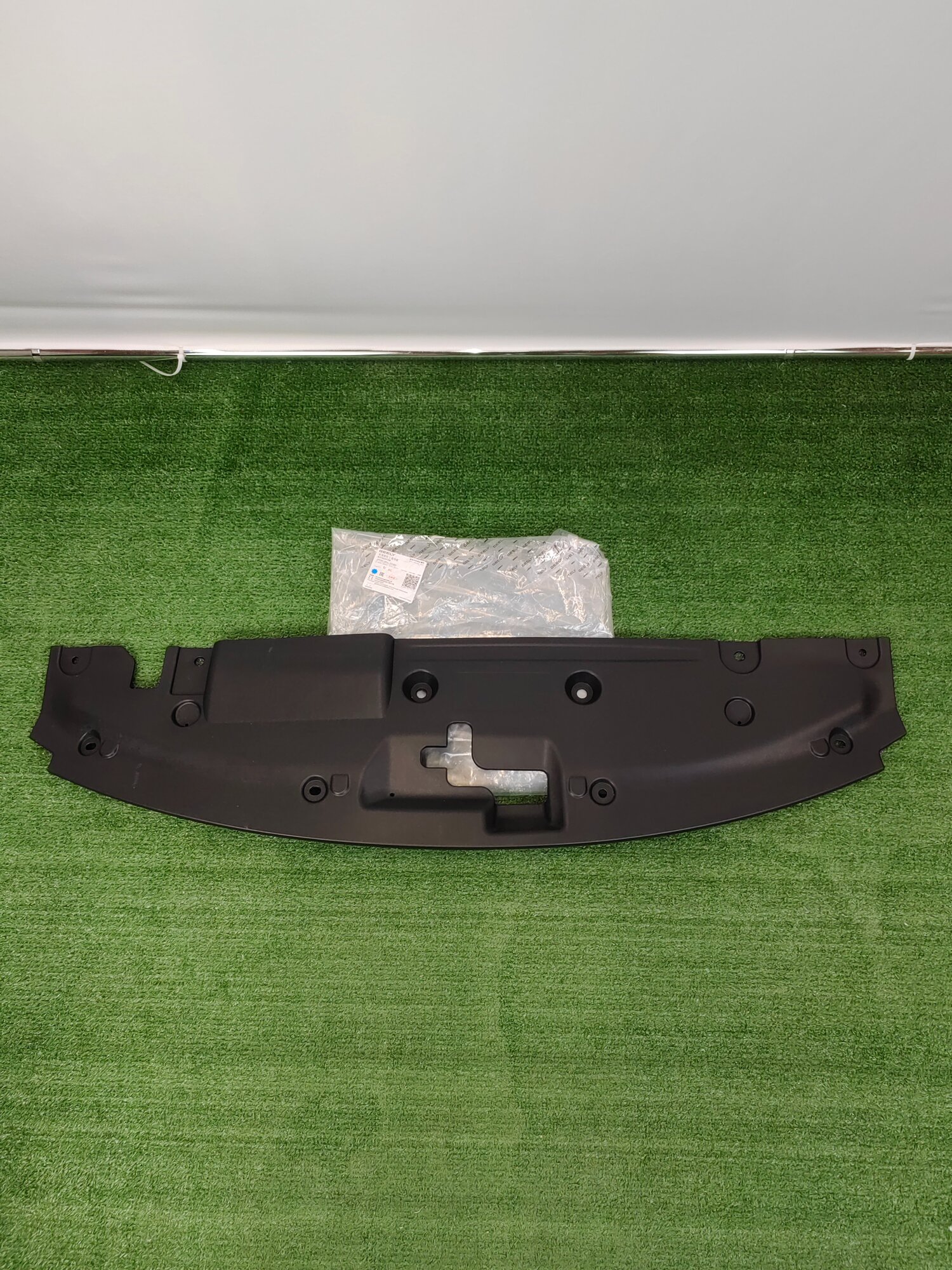 GEELY Накладка передней решетки Geely Coolray 6013024700