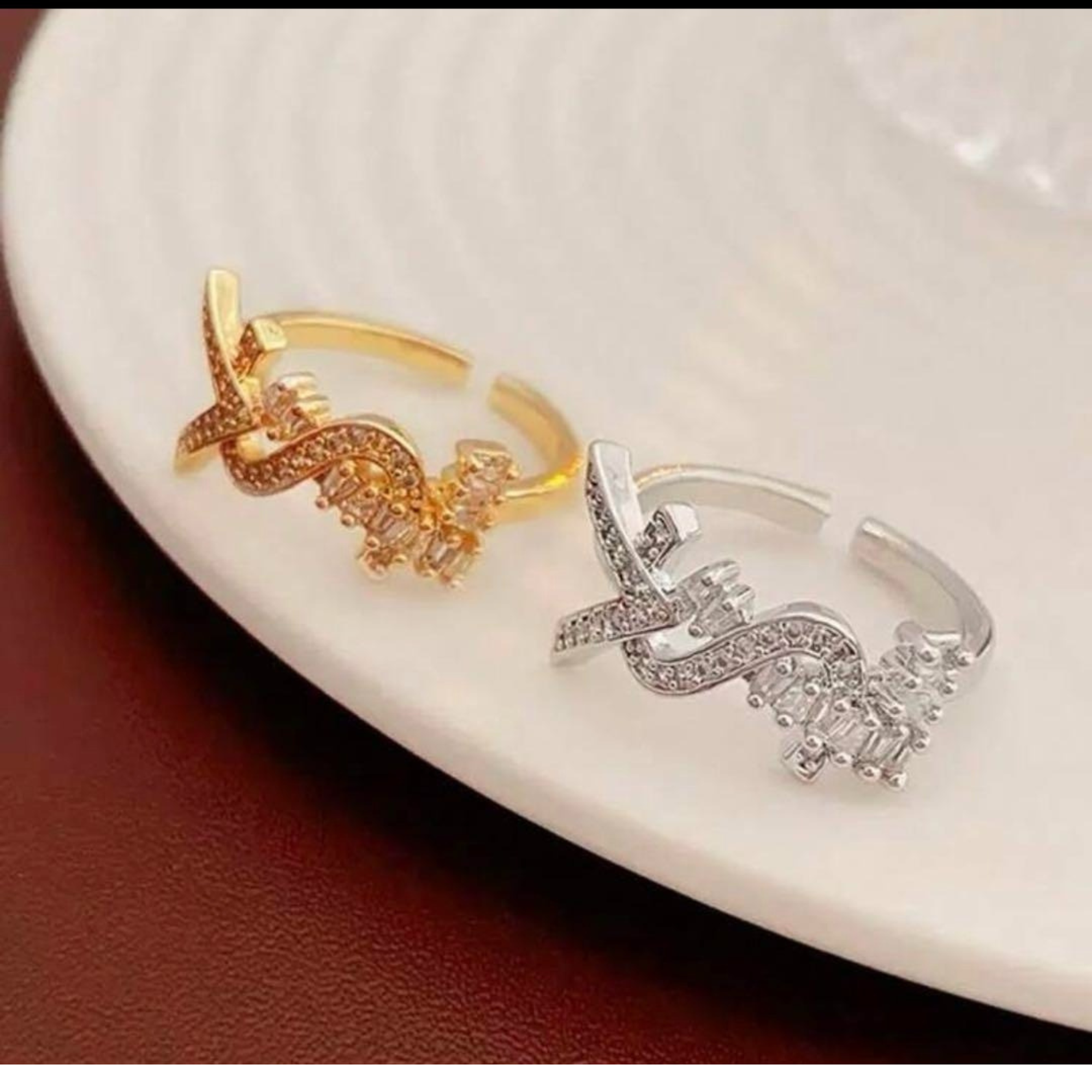 Моносерьга Louis Vuitton, Swarovski Zirconia, размер 16 мм, FJ1122ETU золотистый/серебристый