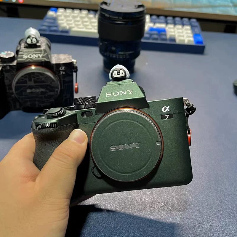 Съемка для камеры Sony A7M4 - защитная пленка с малахитовым зеленым оттенком, матовая поверхность, полное покрытие