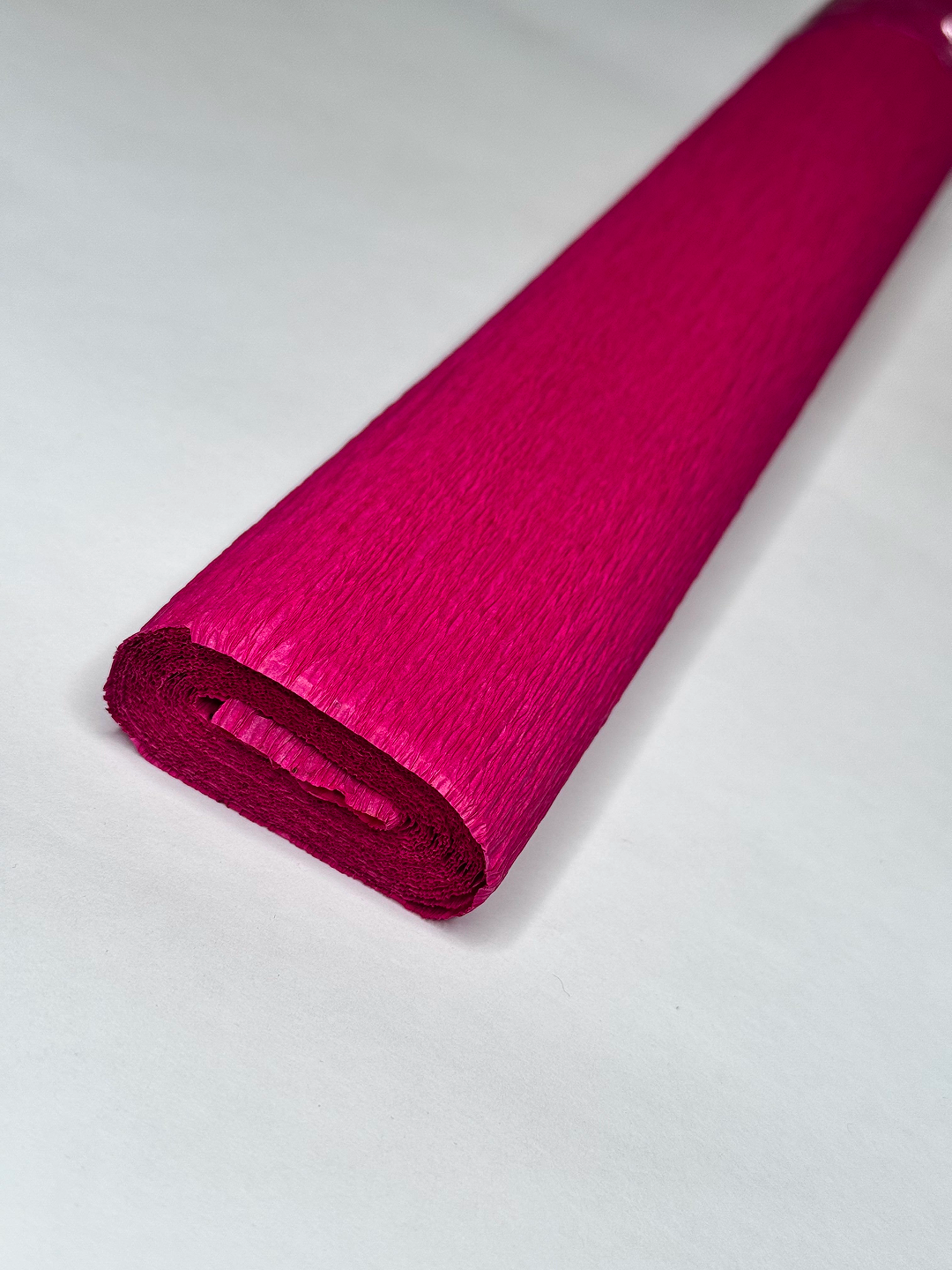 Гофрированная бумага, крепированная бумага фиолетового цвета для декора, творчества и упаковки