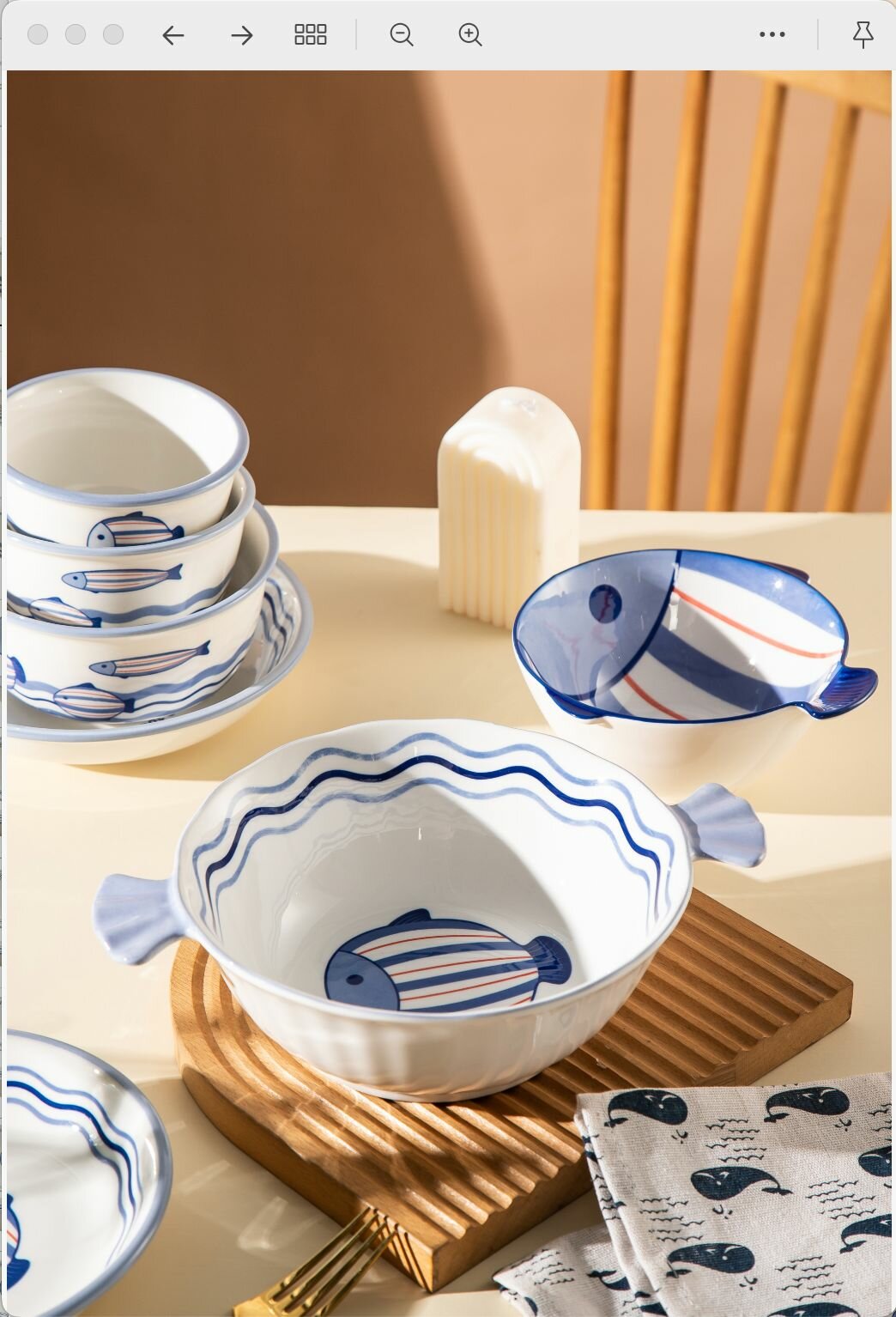 "Синий полосатик" Салатник фарфоровый 1,25л, 2 ручки плавники, волнистый край, рифленый борт, отводка, белый