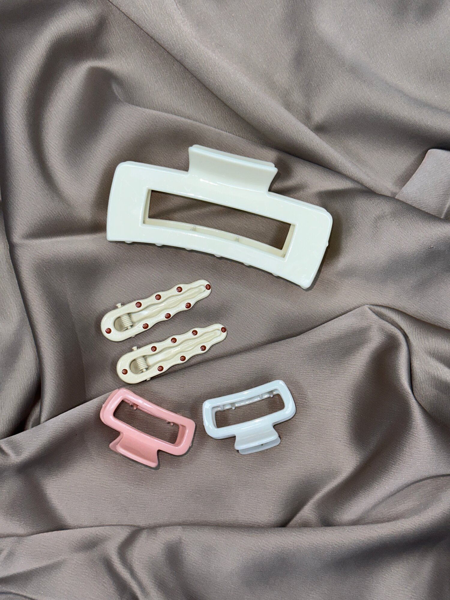 Набор заколок для укладки волос "Крабик" от бренда Квадратик, 6 в 1, цвет , молочный