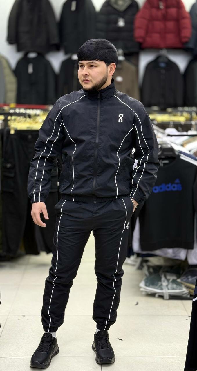 Костюм спортивный