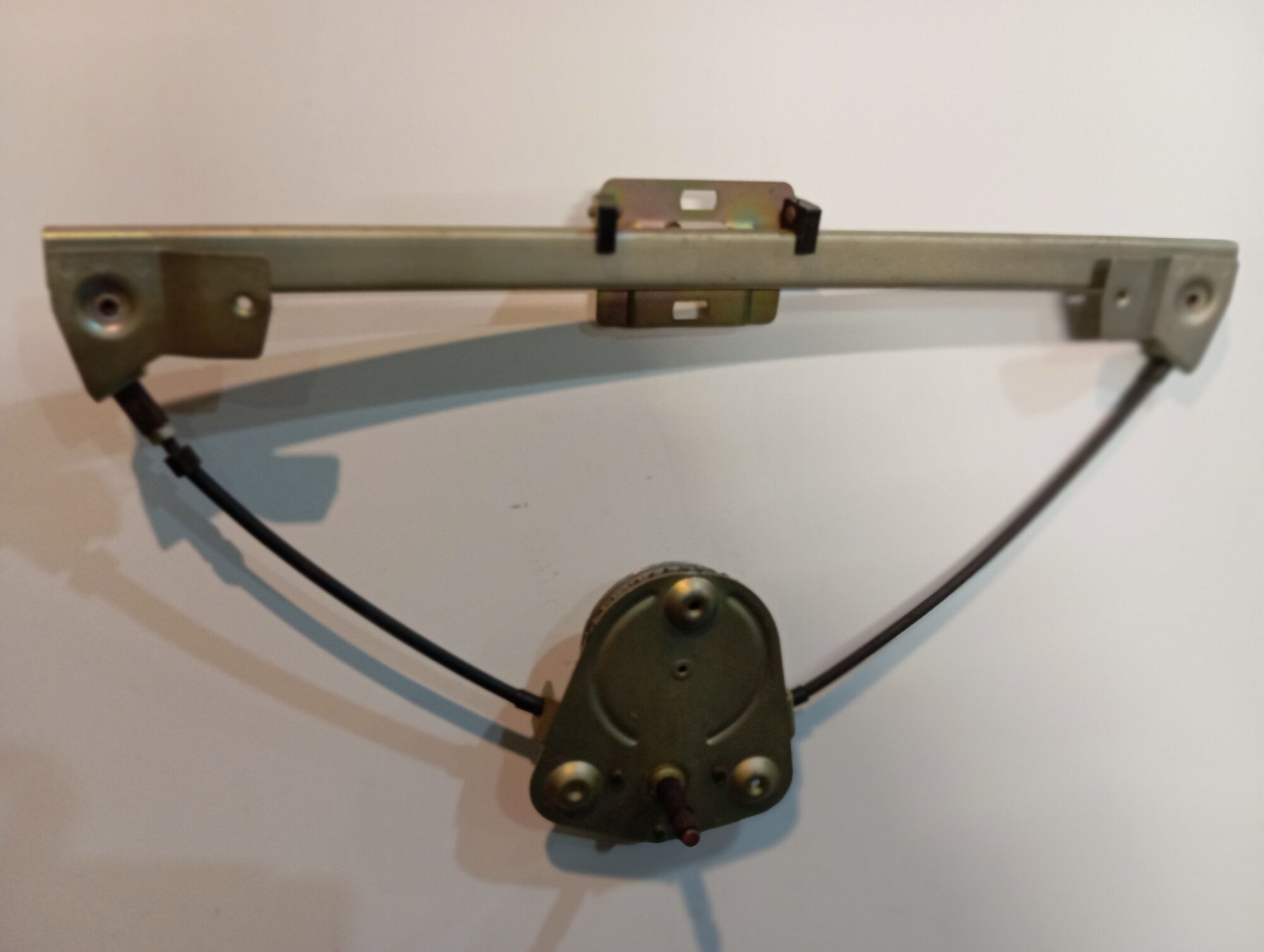 Стеклоподъёмник правый на дверь автомобиля ИЖ2126 ОДА. ИЖ 2717.