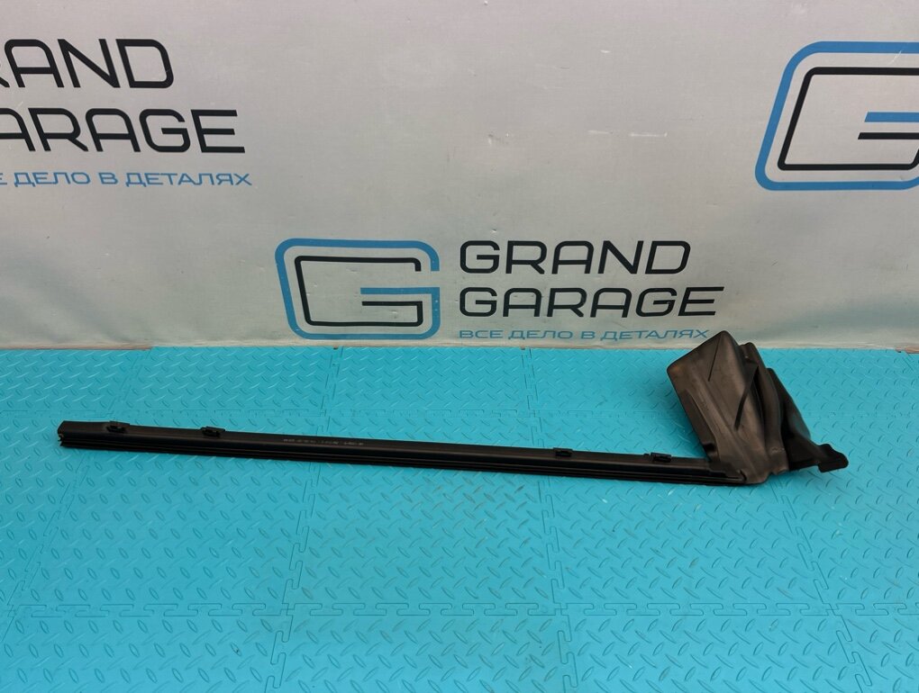 Уплотнитель стекла BMW 5-Series 2010 F07 N55B30A 3.0 OEM 51337289259