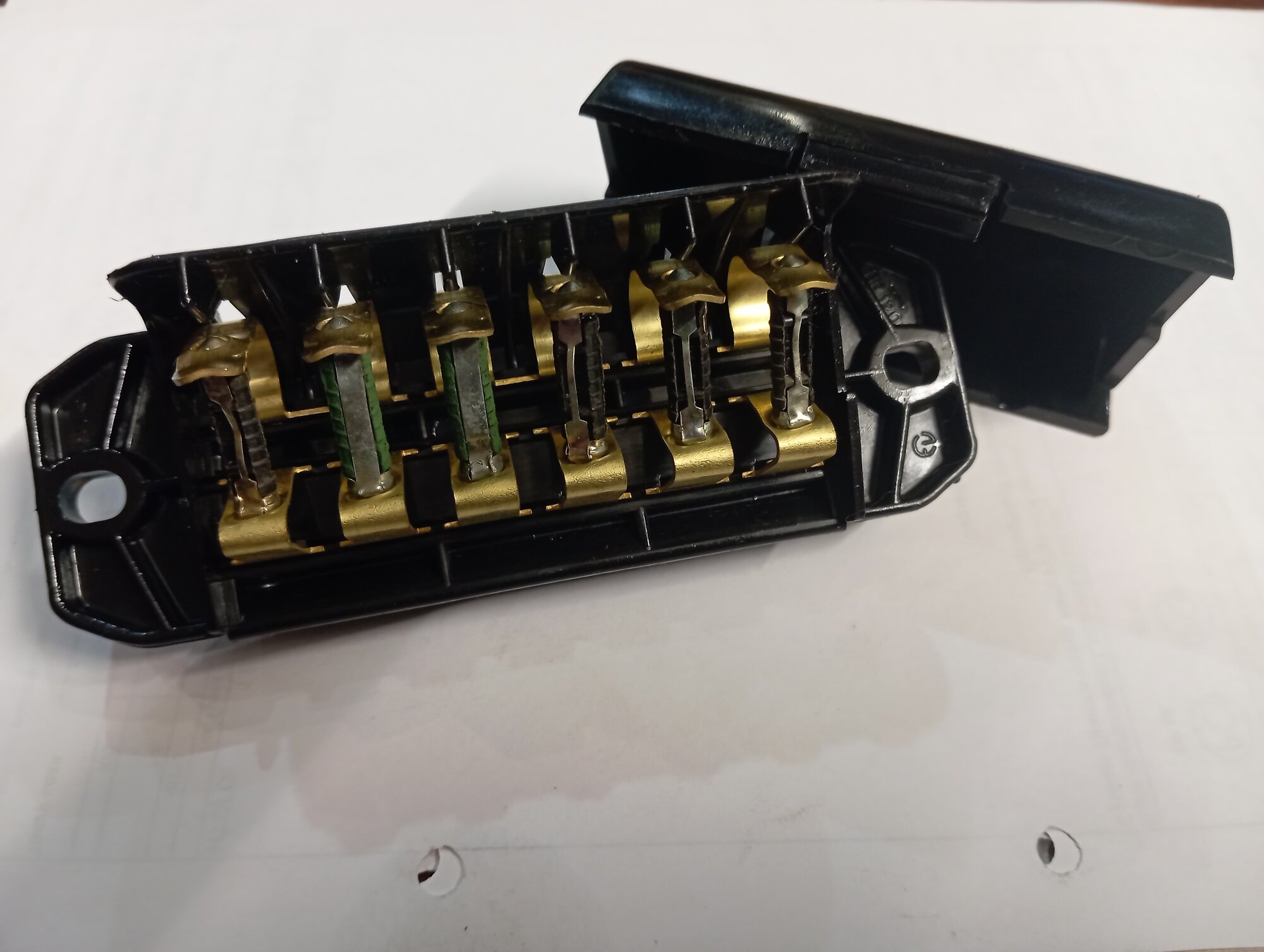 Коробка предохранителей на ВАЗ 2101 2102. — фото 1