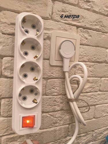 Изображение товара Удлинитель бытовой 4розетки с выключателем 4м с плоской вилкой невидимкой с кольцом