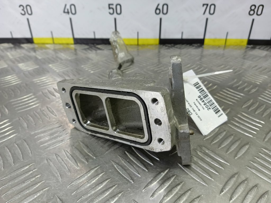 Фланец Б/У для AUDI A3 (8V) 2016-2019 04L128637B