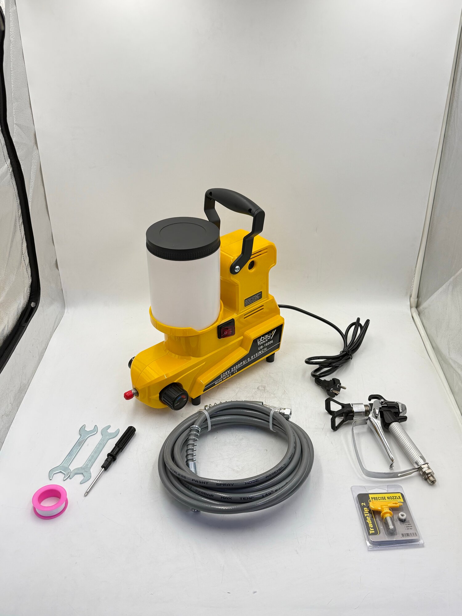 Безвоздушный распылитель Ubay UB-16006, 1000Вт, бак 1,7л, шланг 5м