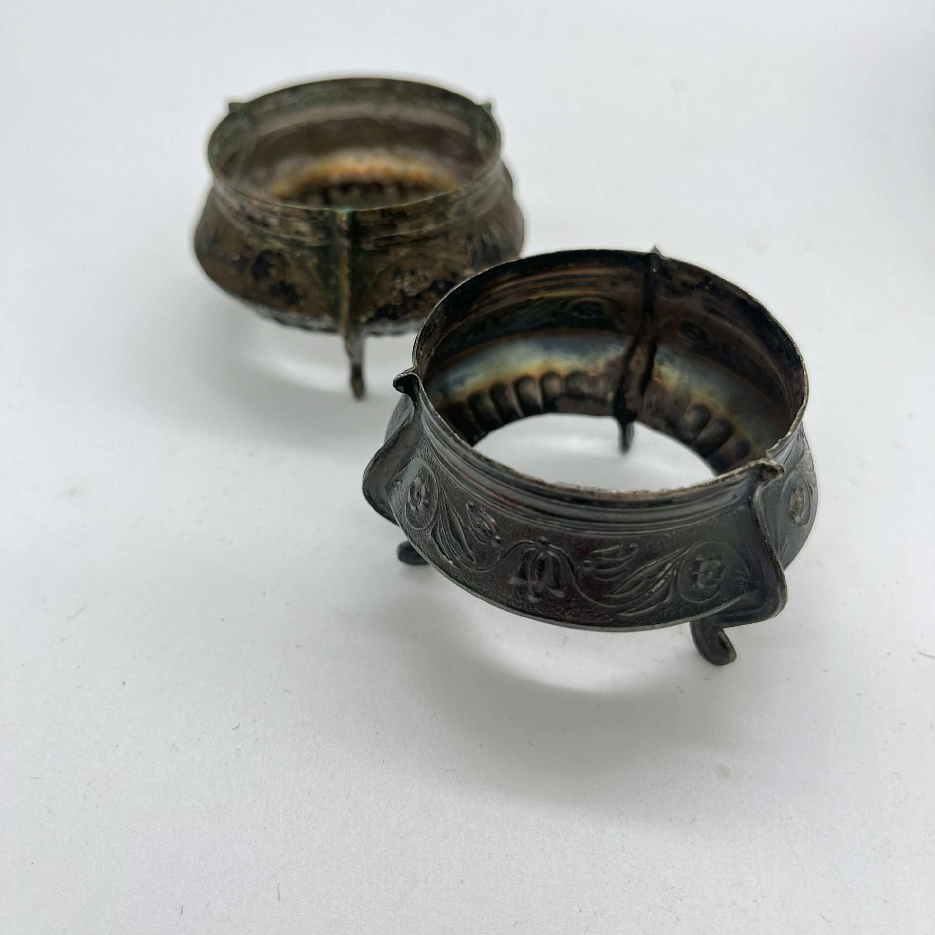 Набор из 2 солонок с растительным декором (нет стеклянного вкладыша)