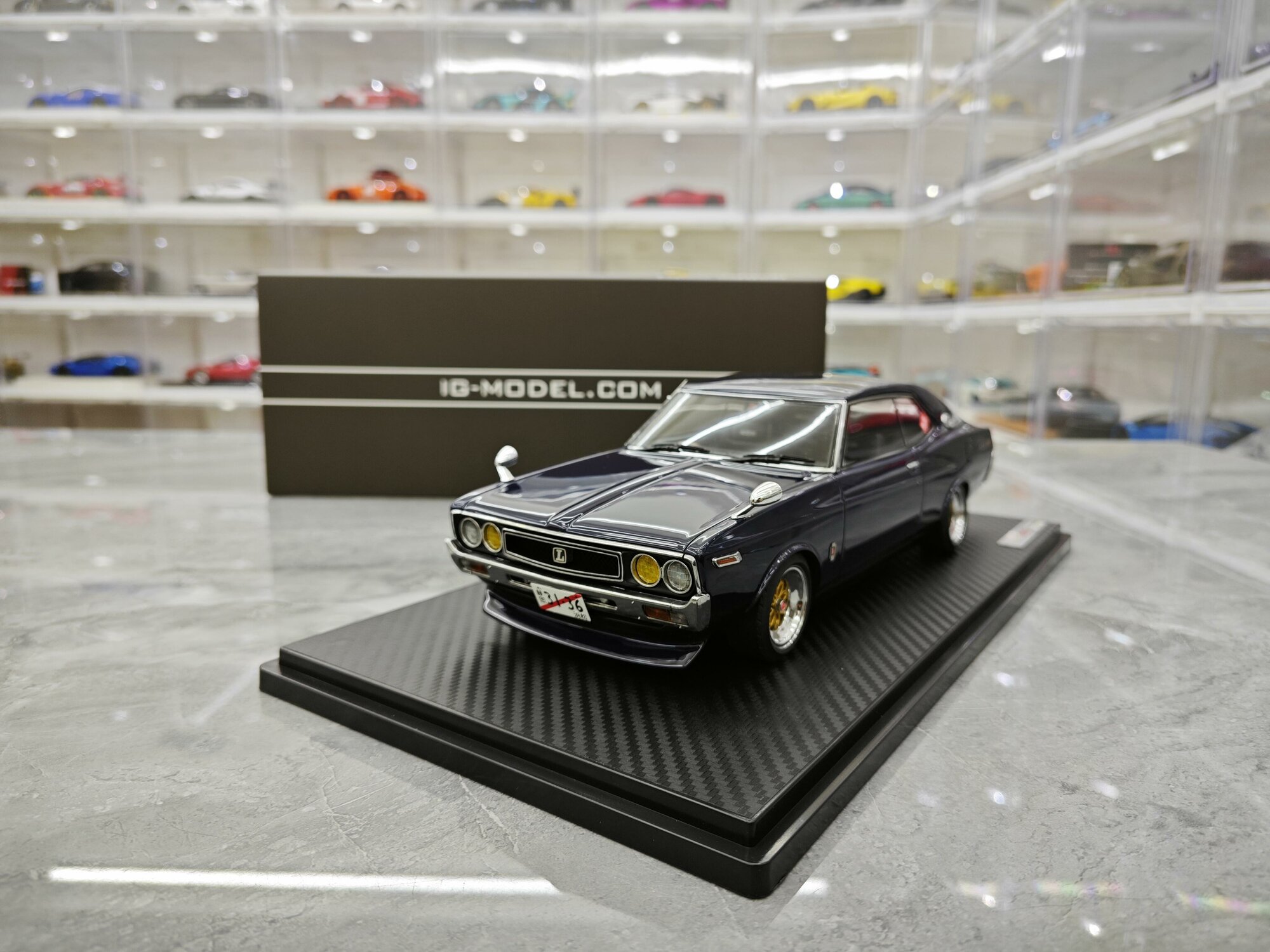 Машинка Ignition Model 1:18 Nissan Laurel 2000SGX C130 Модель из смолы