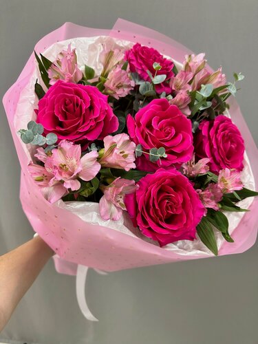 Изображение товара Букет из роз и альстромерии, идеальный подарок для любимой девушки