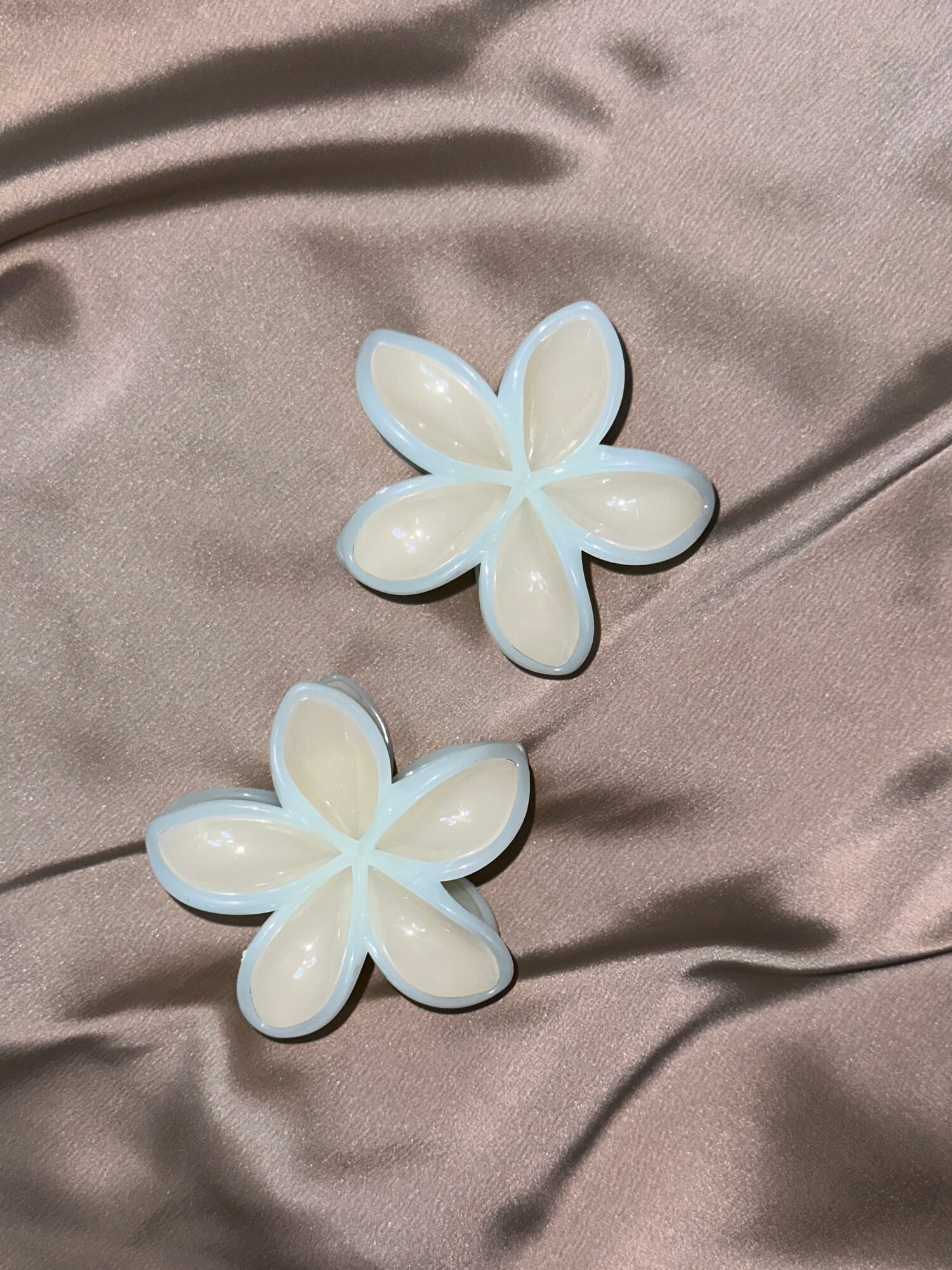 Набор матовых заколок для волос , лилия,2в1, цвет бежевый