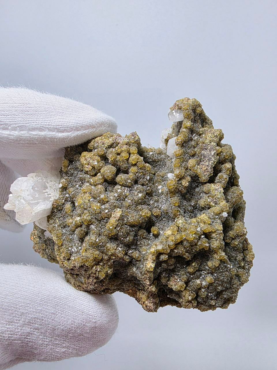 Гранат андрадит с кальцитом 68 мм, 152 г. — фото 1