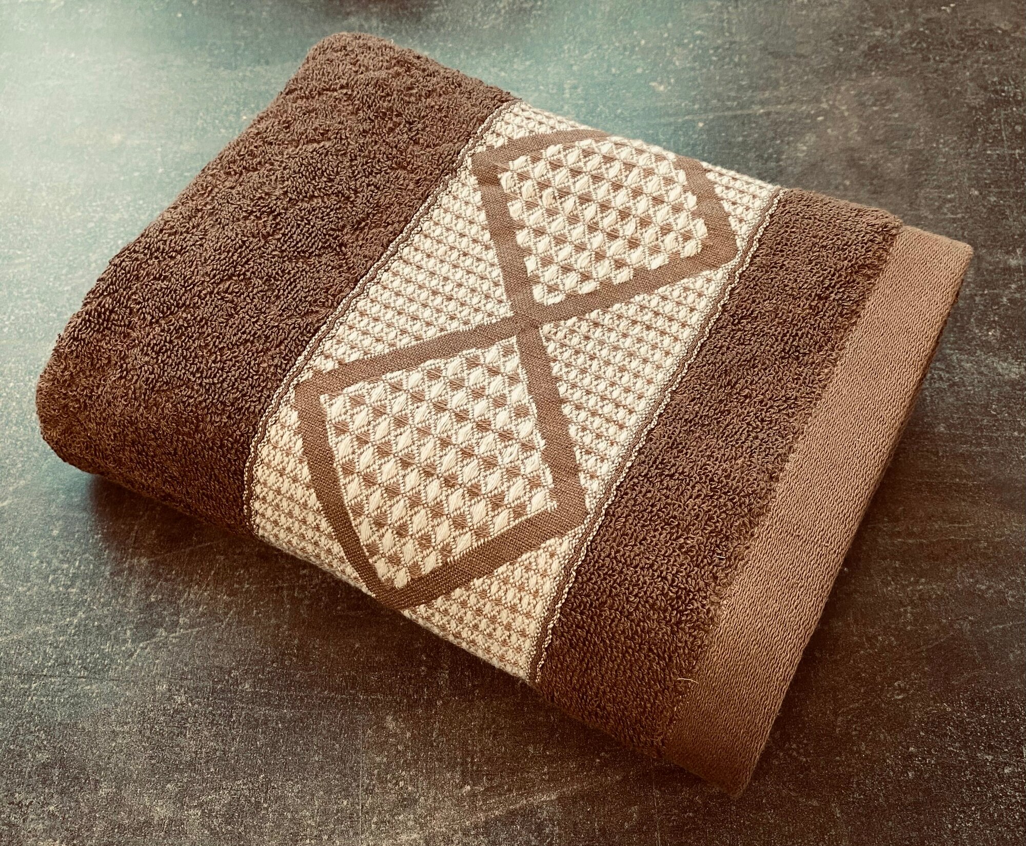 Полотенце хлопково-махровое для рук и лица, для ног в подарок мужчине, мужу, брату, папе на 23 февраля, на День Рождения, на Новый год Коричневое "Ромбы" 50*90 см