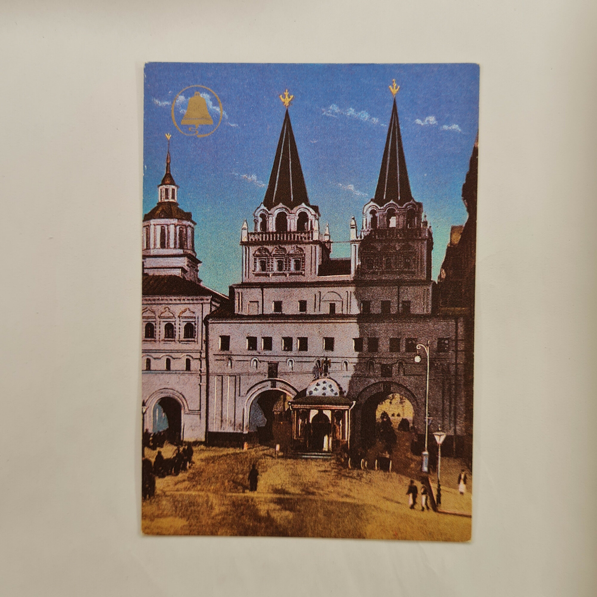 Карманный календарик 1990. На фоне зданий Москвы, надпись «Наука», календарь винтажный