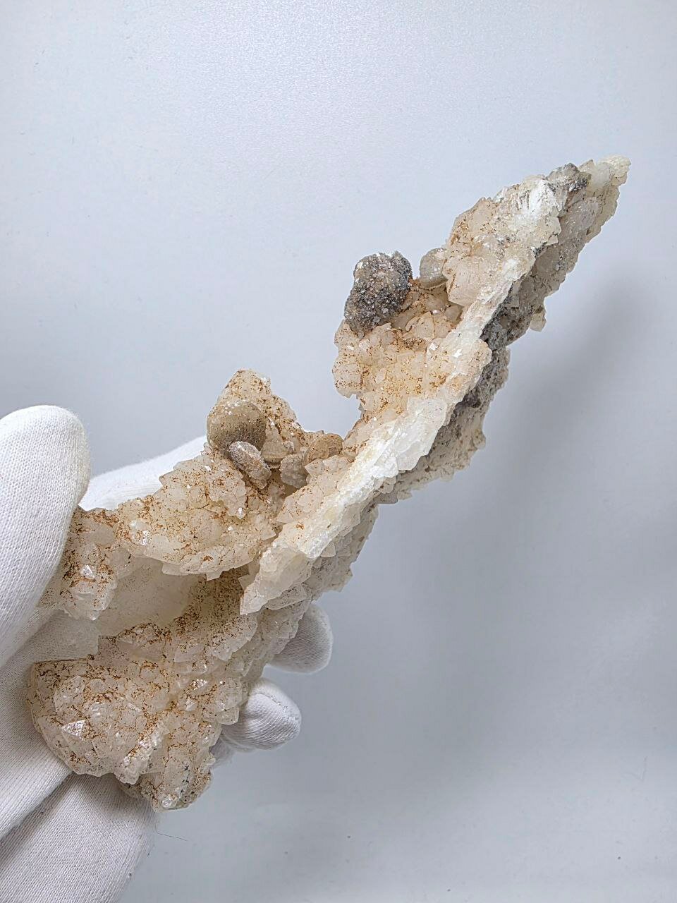 Друза кварца с кальцитом 180 мм, 293 г. — фото 1