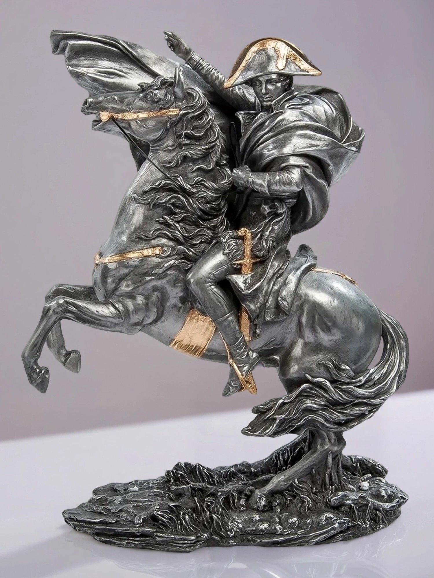 Статуэтка Наполеон на перевале Сен-Бернар (Давид Жак Луи), 27*11*21.5см