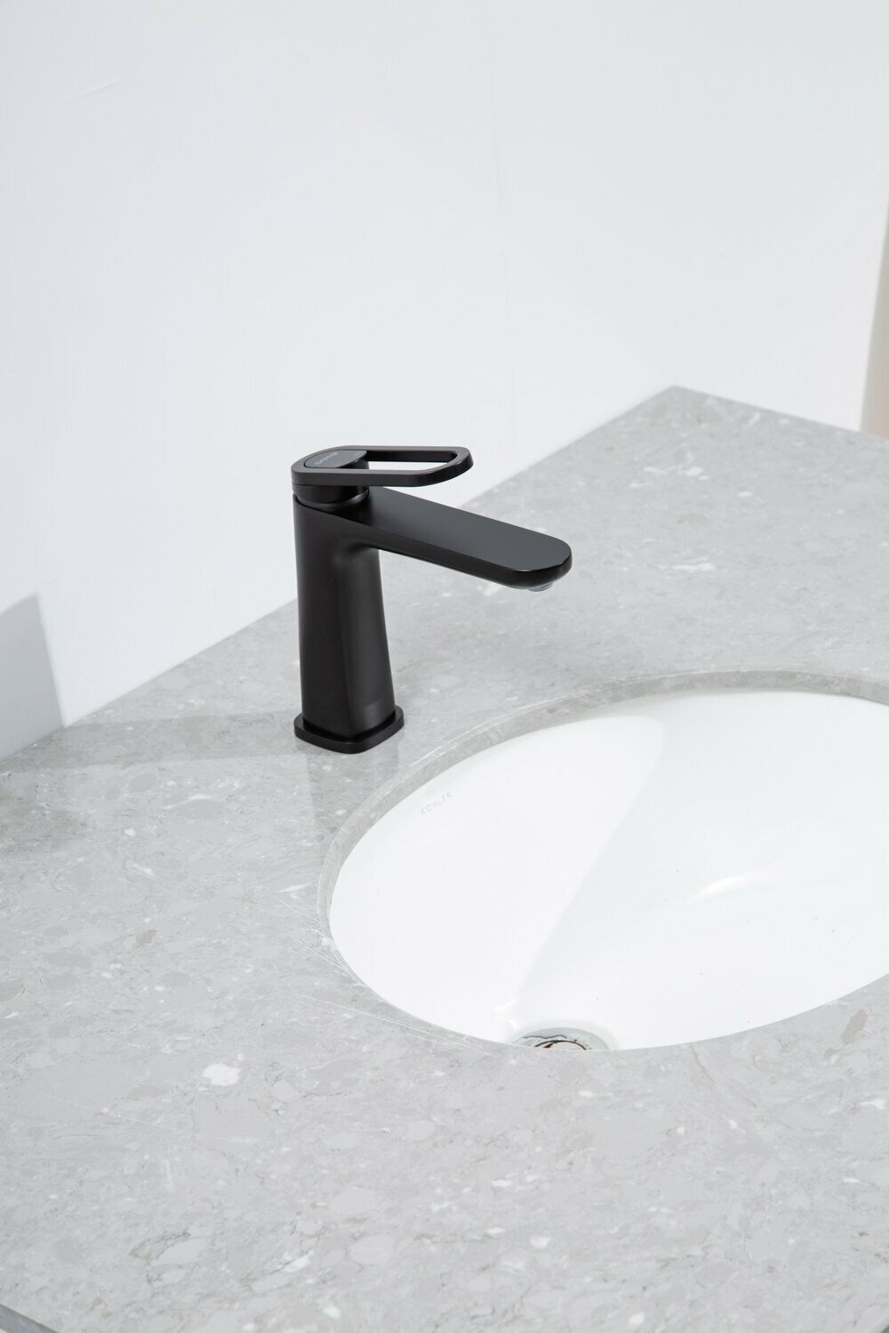 Смеситель для раковины с фиксированным изливом Gappo G27 G1027-6 латунь, черный