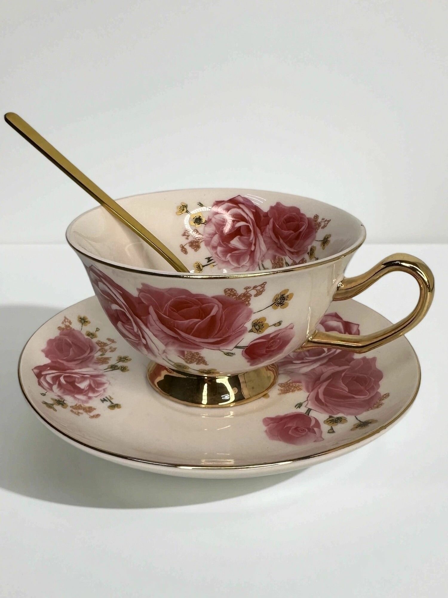 Чайный набор в подарочной коробке с ложкой фарфор на 1 персону "Розы" 220 мл