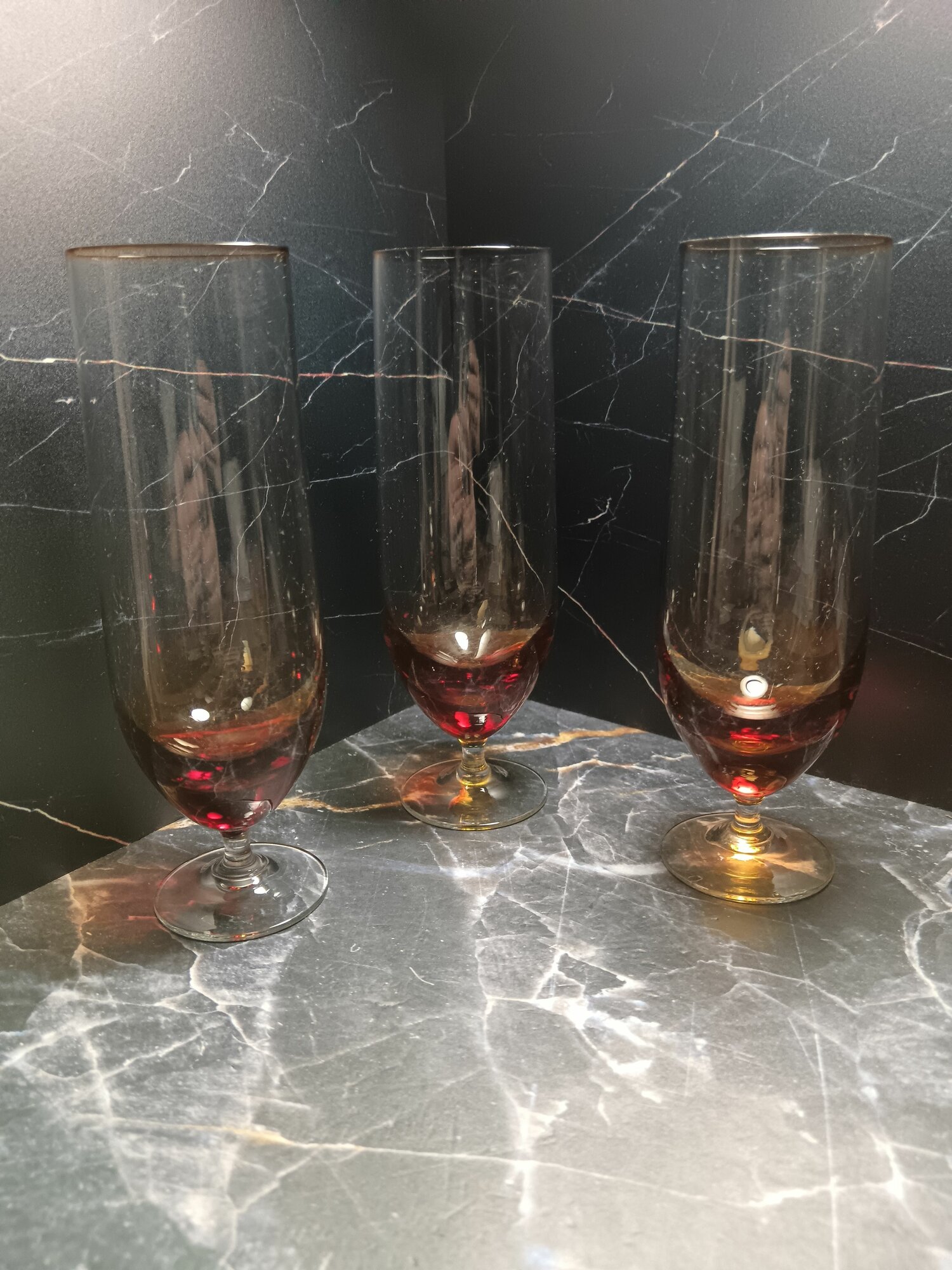 Набор из трех стеклянных фужеров на низкой ножке, цветное стекло, ПСЗ, винтаж 1970