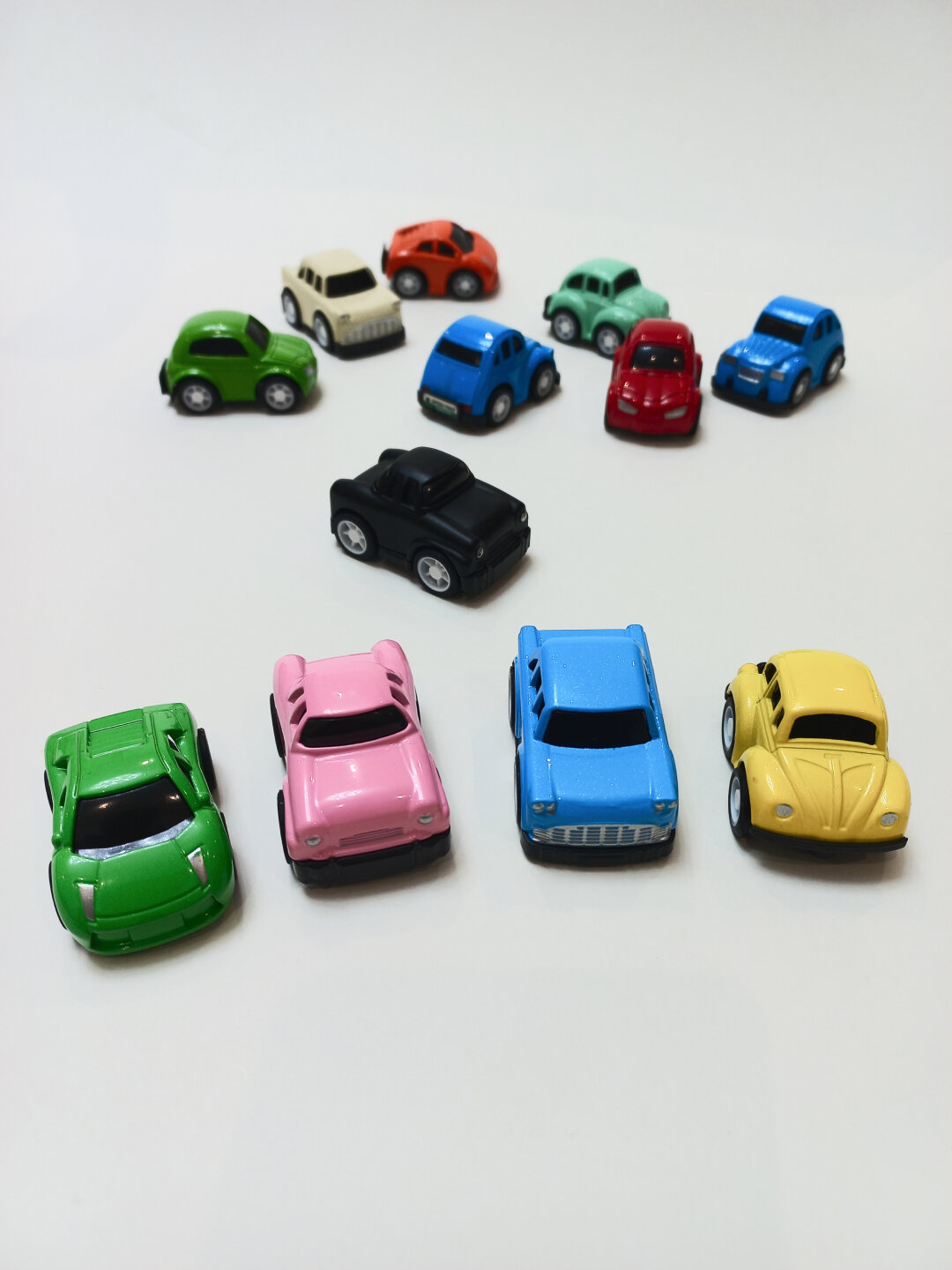 Набор из 12 металлических инерционных машинок — фото 1