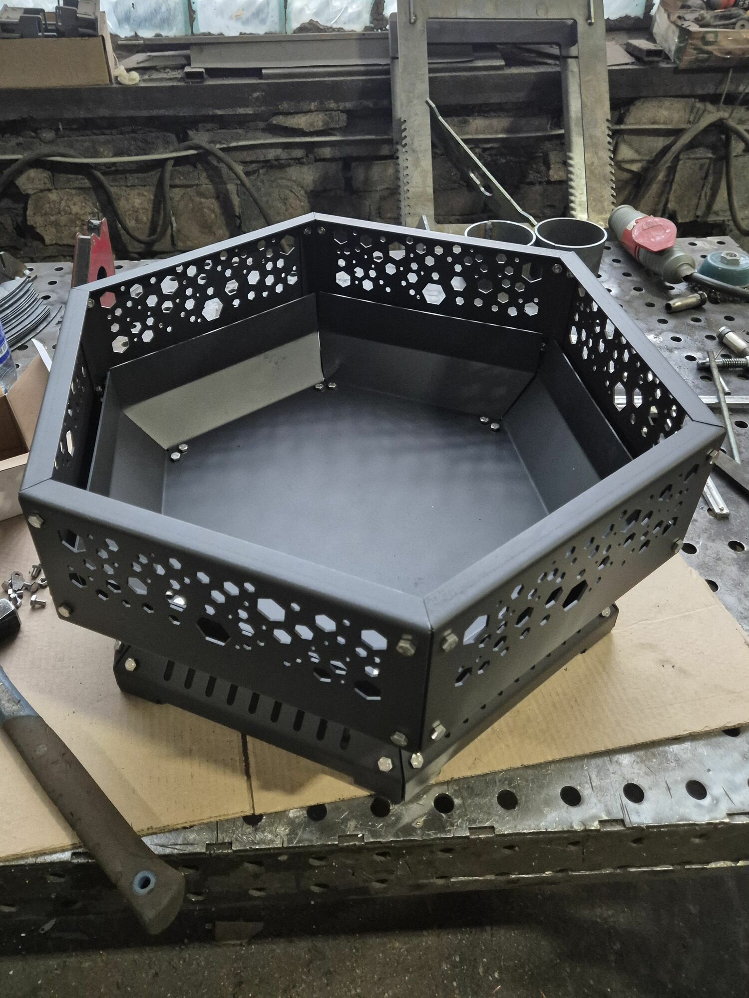 Костровая чаша 2мм модель 207 шестигранники mini черная — фото 1