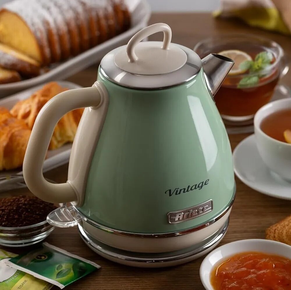 Чайник Ariete 2868, вращающаяся подставка, подсветка, 1630 Вт