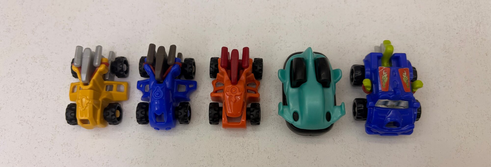 Фигурка игрушка киндер сюрприз машинки коллекция Ferrero 5шт