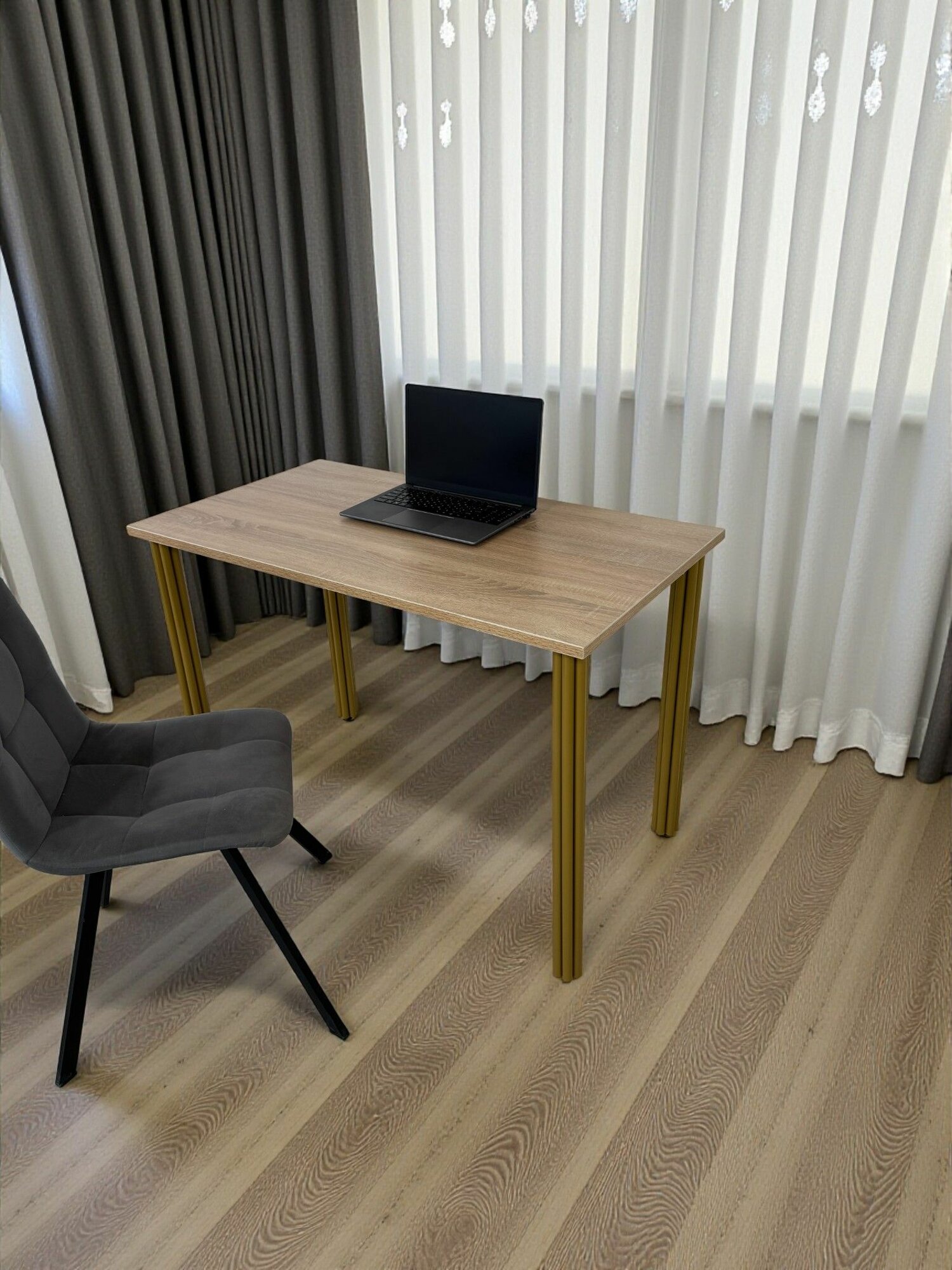 Стол дизайнерский компьютерный/ цвет Дуб Сонома, 110*60 см. Ножки золото.