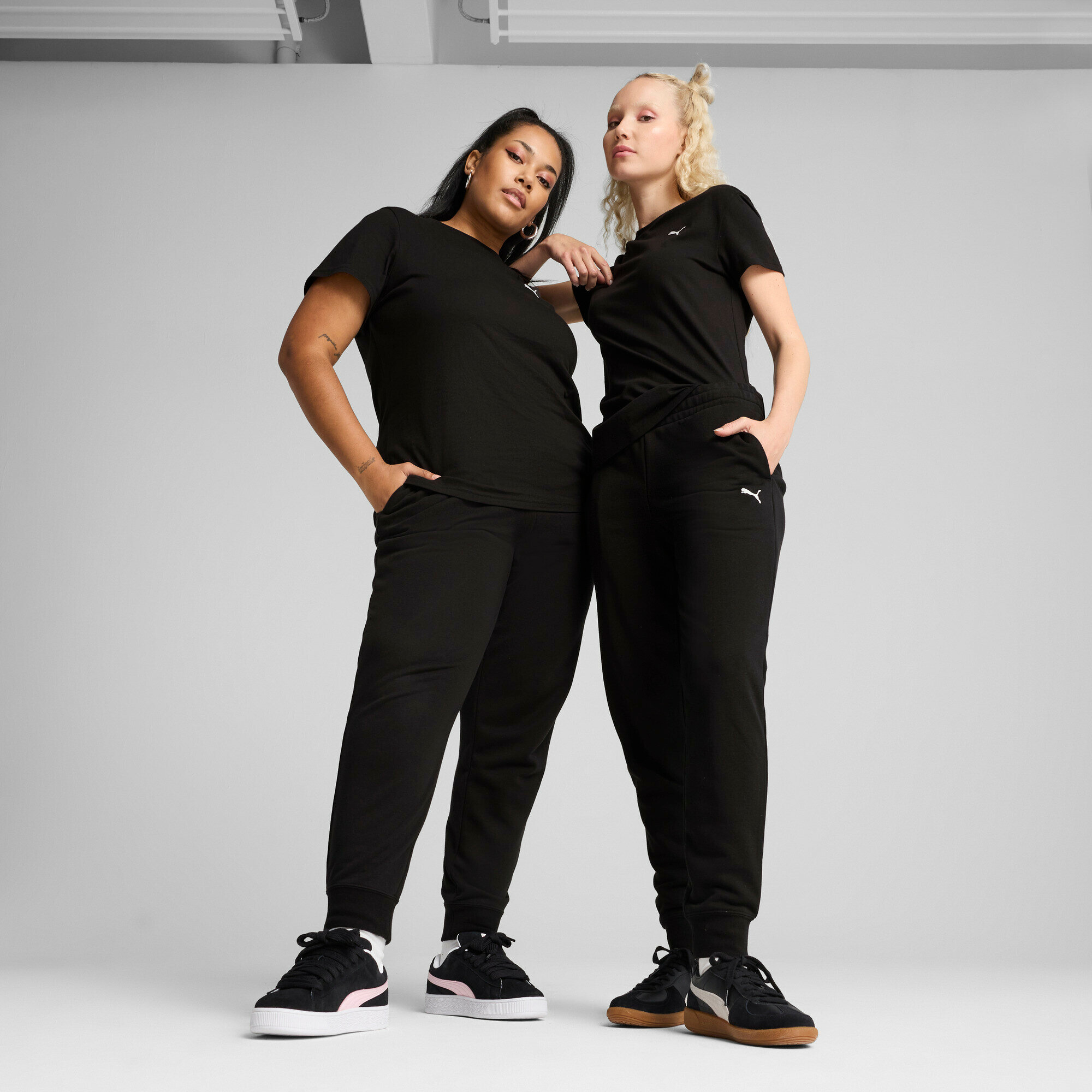 Брюки спортивные PUMA ESS Puma Logo, размер S, черный — фото 1