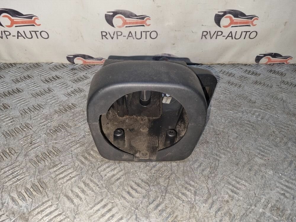 Кожух рулевой колонки Nissan Micra K11