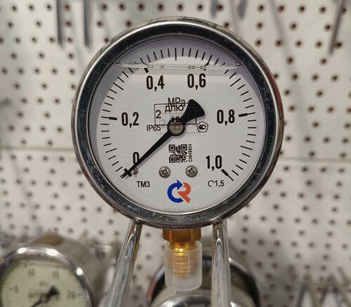 Изображение товара ТМ-320Р-1,0МПа-кл. т.1,5-М12х1,5 силикон, манометр виброустойчивый с заполнением, актуальная поверка