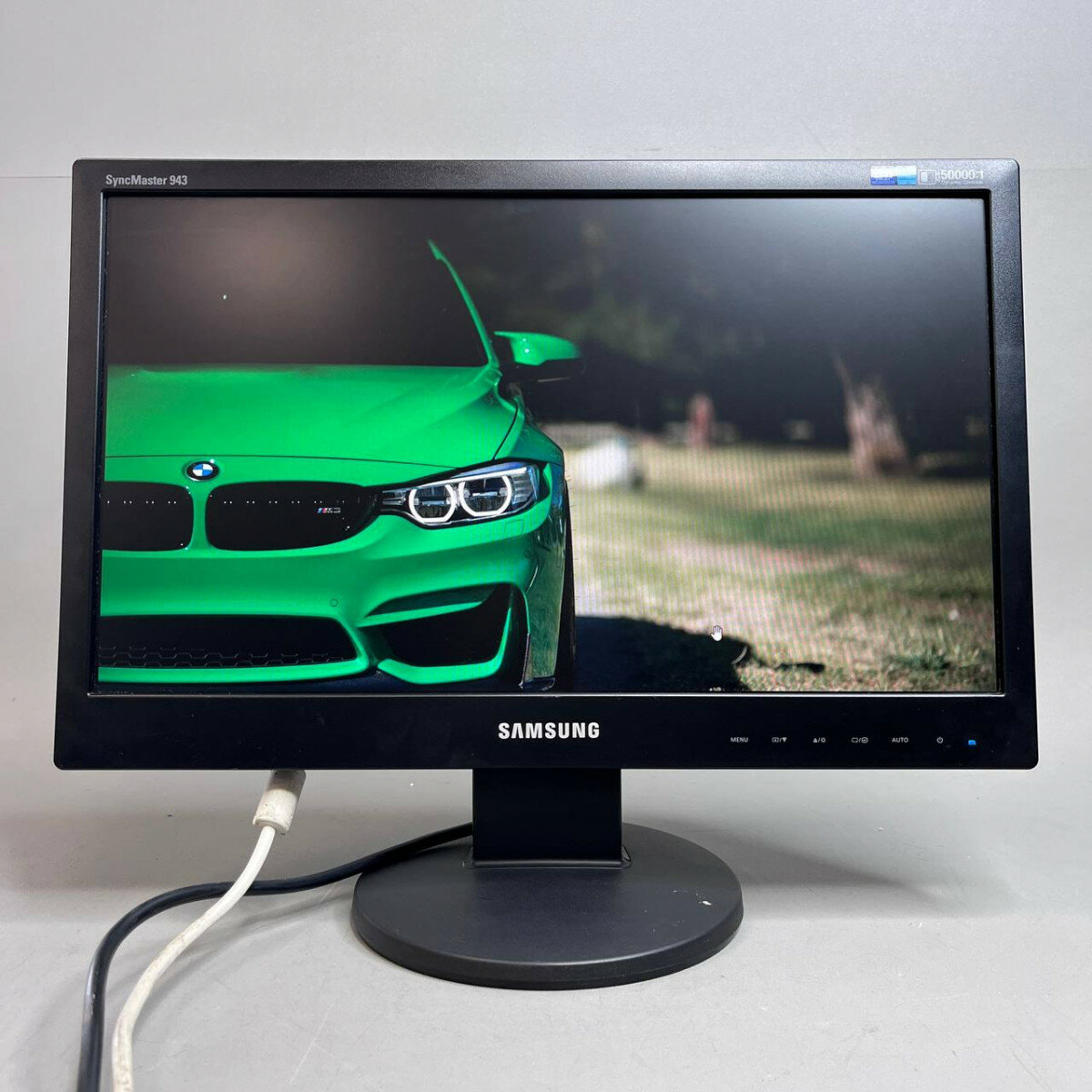 18.5" Монитор Samsung SyncMaster 943SN, 1360x768, 60 Гц, TN черный