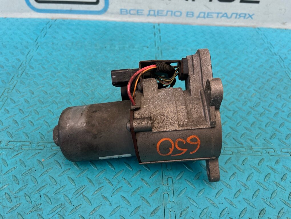 Моторчик раздатки Volkswagen Touareg 2006 7LA BMX 3.2 OEM 0AD341601C