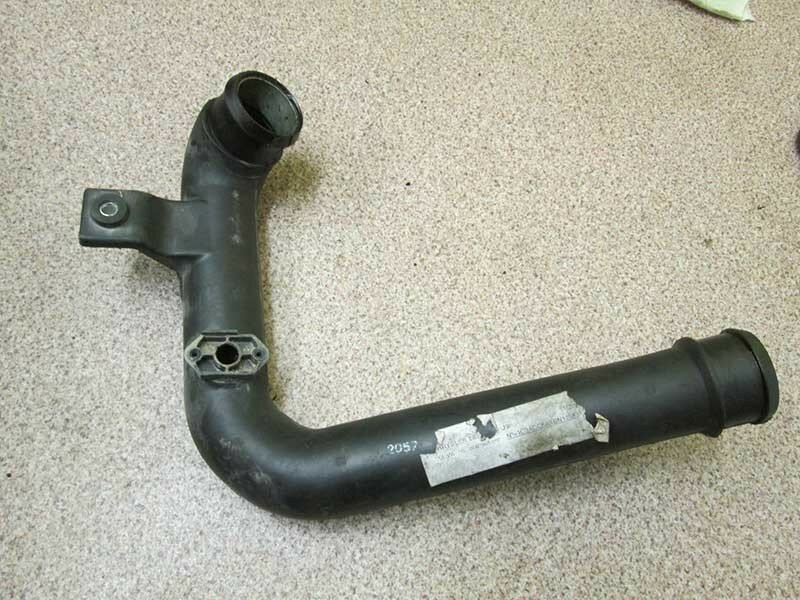 Патрубок 04891760AB Chrysler, Dodge 2.0 ECD б/у