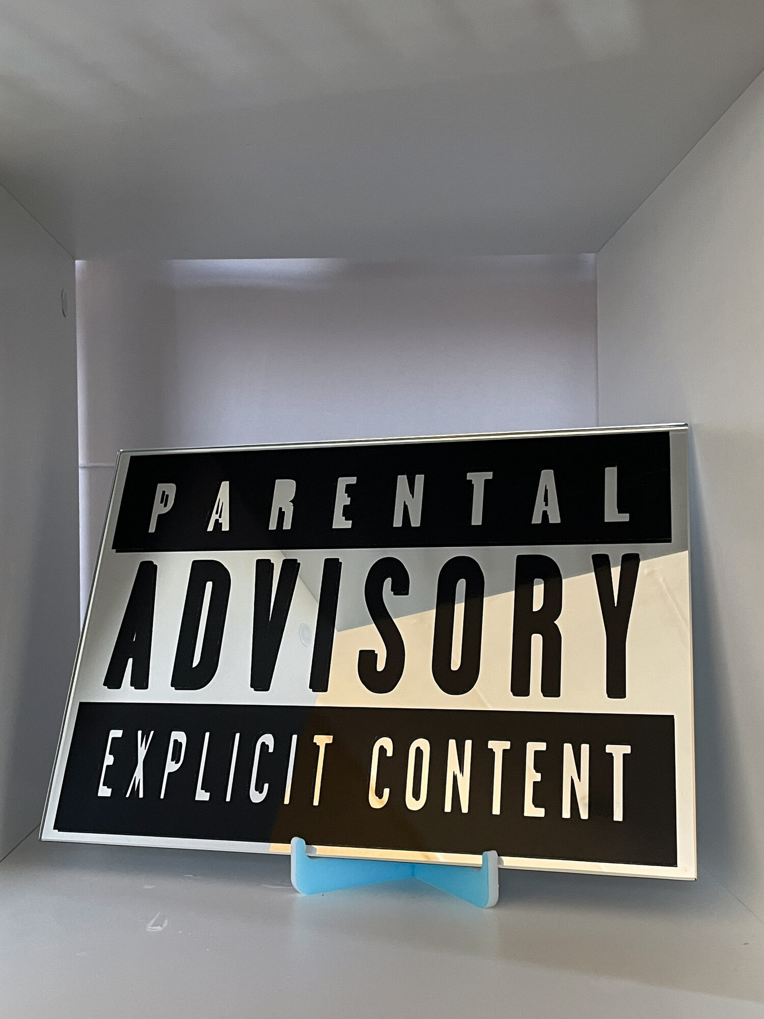 Интерьерное зеркало, дизайн "Parental advisory explicit content", формат А4, настенное крепление, бренд Zrcatko