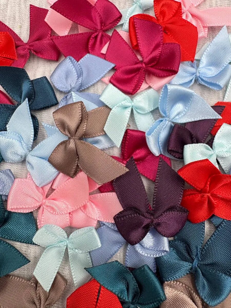 Набор однотонных атласных бантиков 50 шт