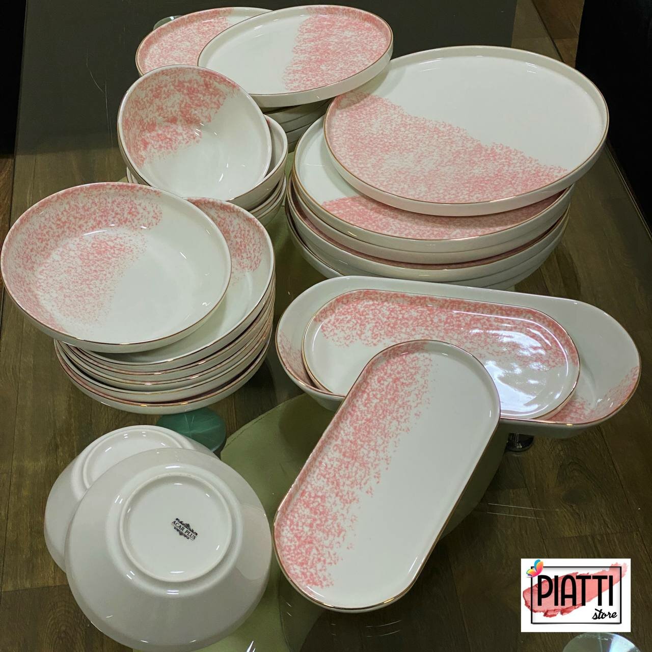 Керамический столовый сервиз с розовым декором, современный дизайн — фото 1