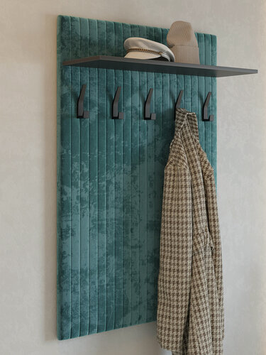 Изображение товара Мягкая настенная вешалка в прихожую, из велюра, с полкой с черными крючками, цвет Изумруд/черный