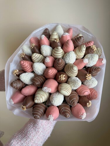 Изображение товара Подарочный букет из клубника в шоколаде "Strawberry boom", 55 ягод