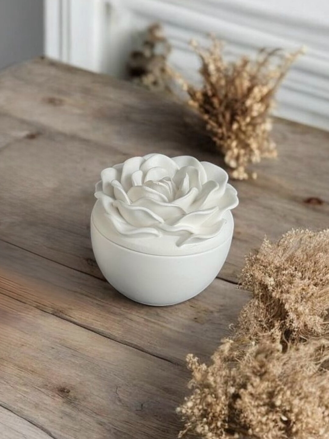 Шкатулка декоративная "Пион", гипс, акриловый лак, ручная работа, молочно-белая