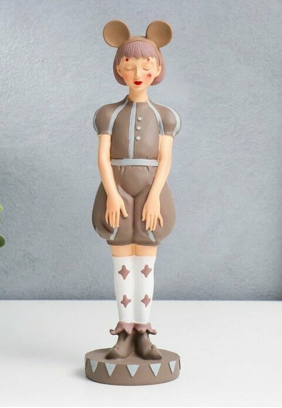 Статуэтка "Принцесса цирка", размер 28*7,5*7,5 см, полистоун, цвет бежевый — фото 1