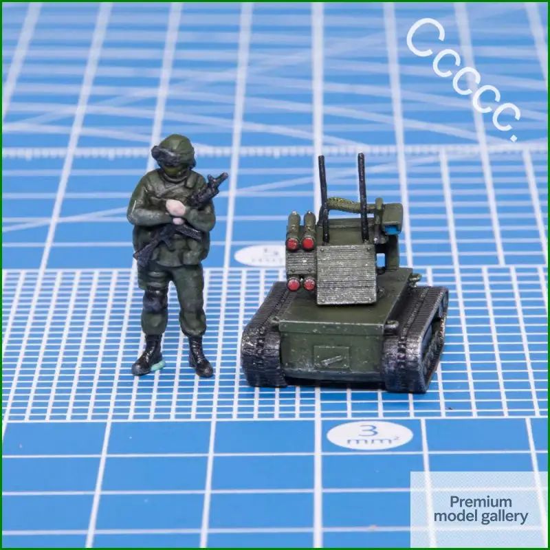 AM 1/72 Российский беспилотный боевой аппарат типа <Марк> и солдат-охранник Конфликт между Россией и Украиной Окрашенная готовая модель--Cc.