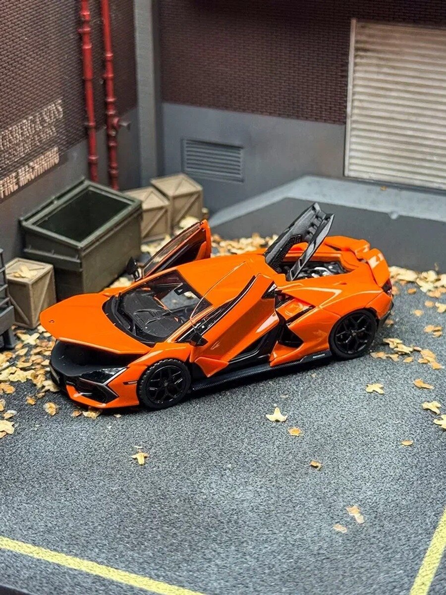1:64 — оранжевая масштабная модель автомобиля из металлического сплава